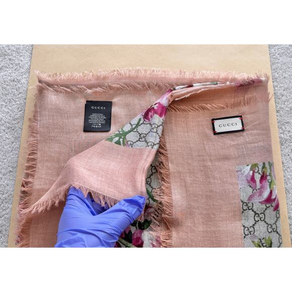 Like New: Gucci Blooms Modal Silk Shawl/Scarf, 140x140cm, Pink Floral 2016-2017 - Picture 12 of 16